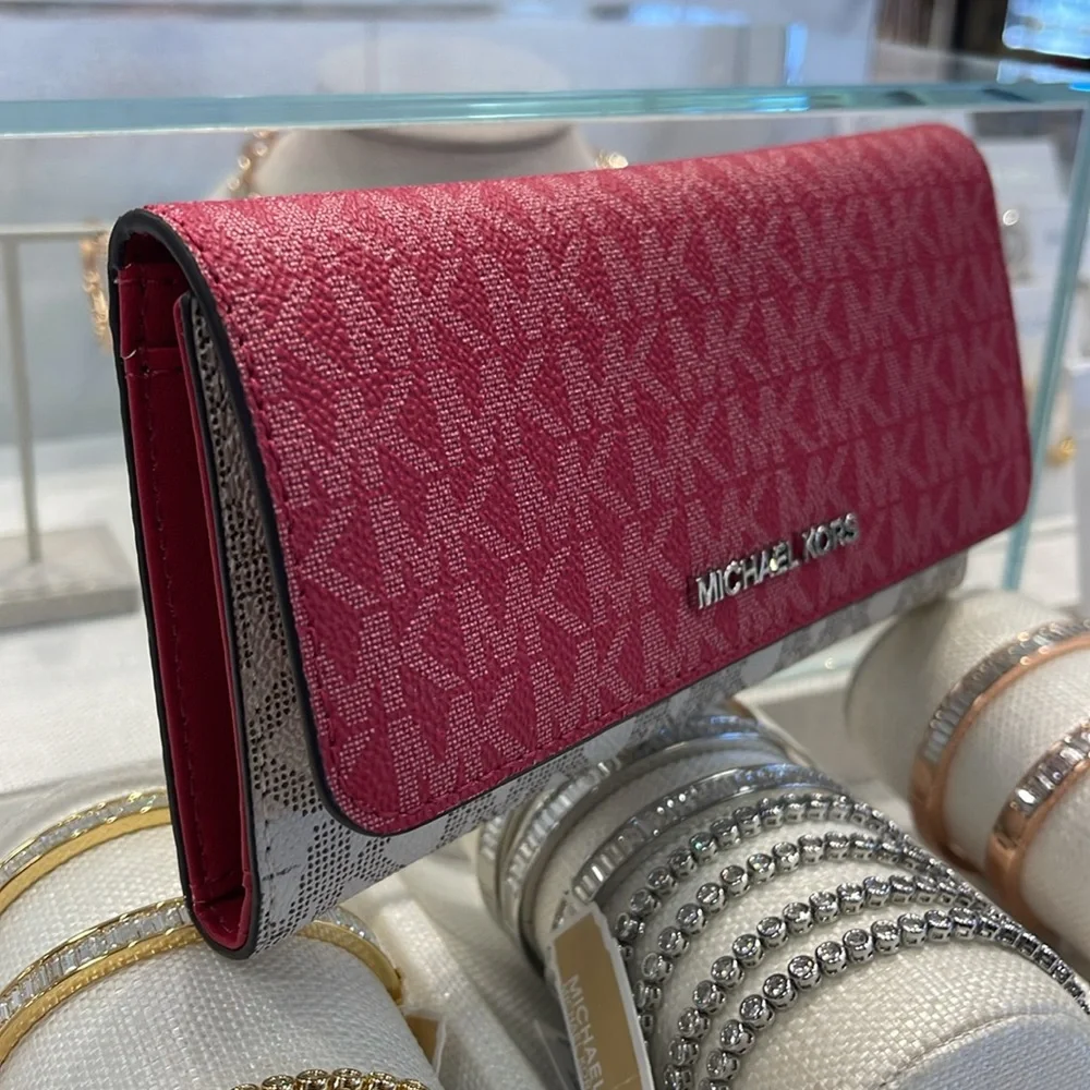 MICHAEL KORS Jet Set Travel Signature Logo Tri-Fold Wallet
DARK RASPBERRY MULTI - Picture 6 of 16